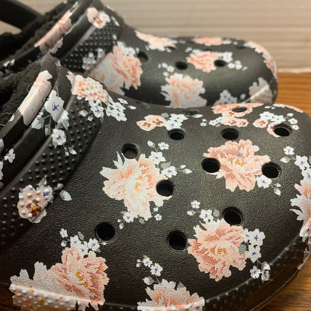 CROCS Floral Slippers Black and Pink with lining to keep you warm. Woman’s 6 - Picture 10 of 12